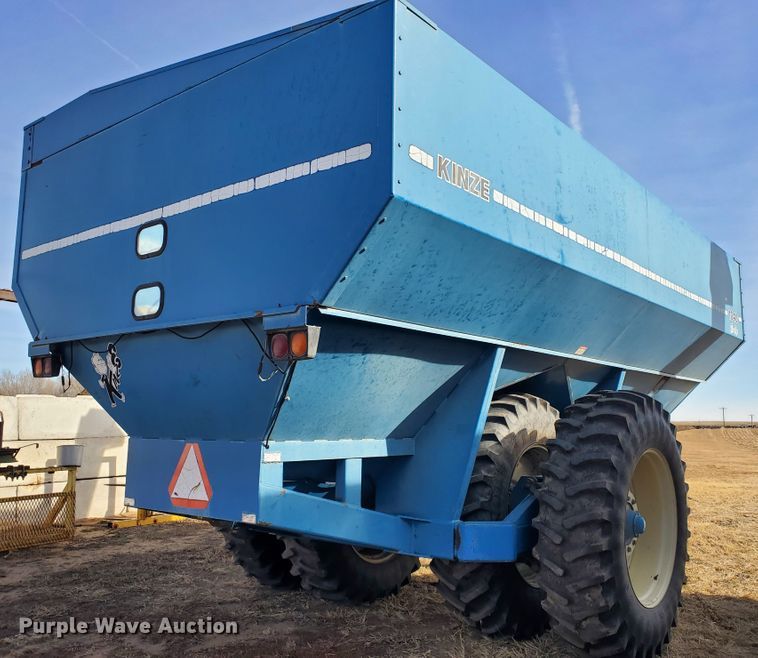 image for item DG8432 2005 Kinze 1040  Row Crop grain cart