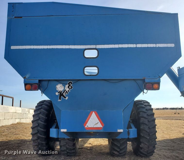 image for item DG8432 2005 Kinze 1040  Row Crop grain cart