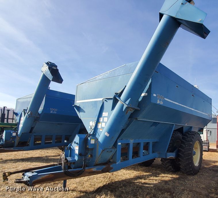 image for item DG8432 2005 Kinze 1040  Row Crop grain cart