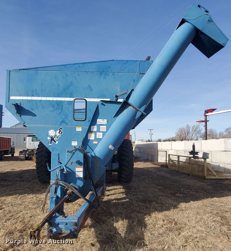 image for item DG8432 2005 Kinze 1040  Row Crop grain cart