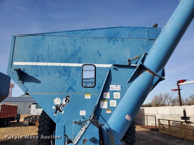 image for item DG8432 2005 Kinze 1040  Row Crop grain cart