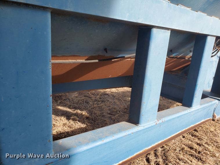 image for item DG8432 2005 Kinze 1040  Row Crop grain cart