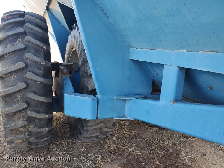 image for item DG8432 2005 Kinze 1040  Row Crop grain cart