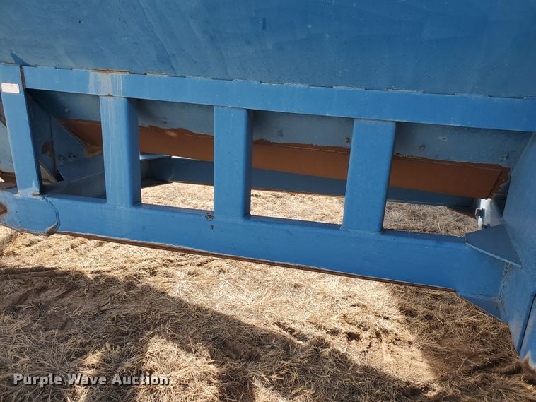 image for item DG8432 2005 Kinze 1040  Row Crop grain cart