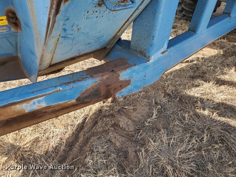 image for item DG8432 2005 Kinze 1040  Row Crop grain cart