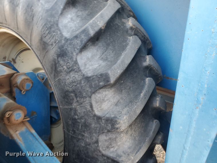 image for item DG8432 2005 Kinze 1040  Row Crop grain cart