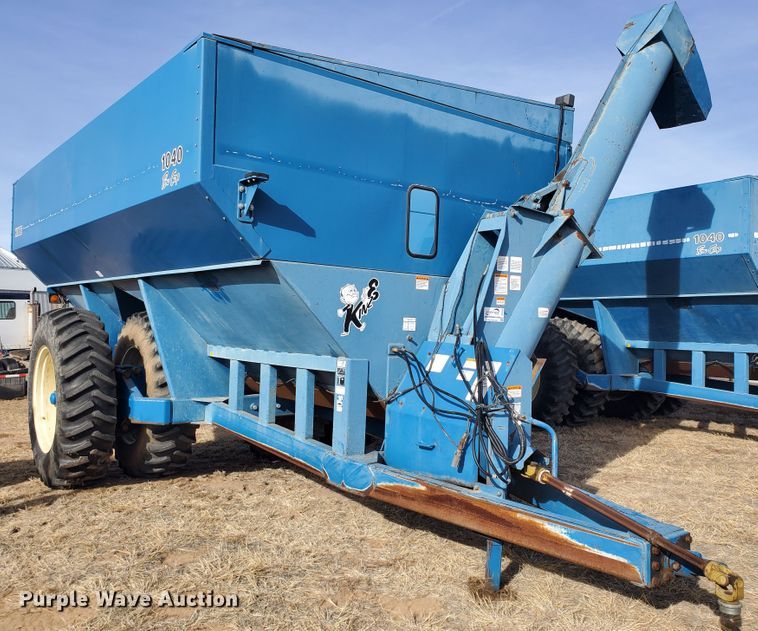 image for item DG8433 2005 Kinze 1040  Row Crop grain cart