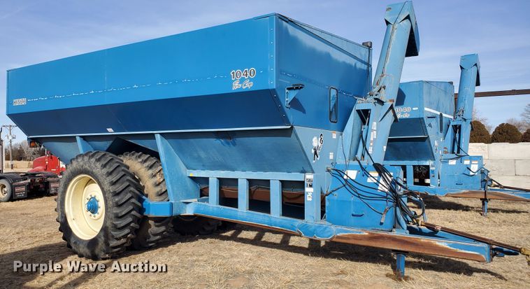 image for item DG8433 2005 Kinze 1040  Row Crop grain cart