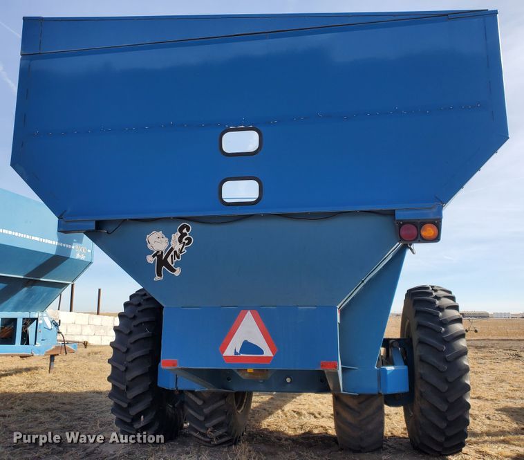 image for item DG8433 2005 Kinze 1040  Row Crop grain cart