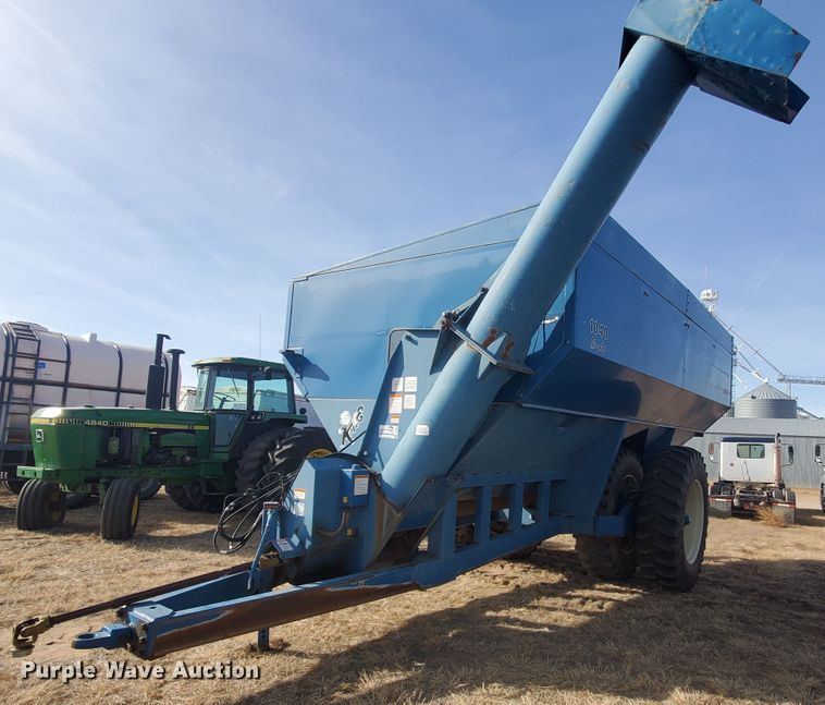 image for item DG8433 2005 Kinze 1040  Row Crop grain cart