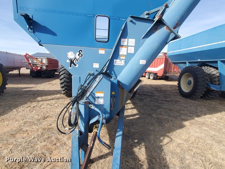 image for item DG8433 2005 Kinze 1040  Row Crop grain cart