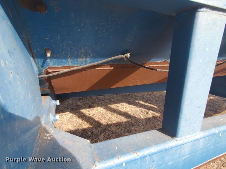 image for item DG8433 2005 Kinze 1040  Row Crop grain cart