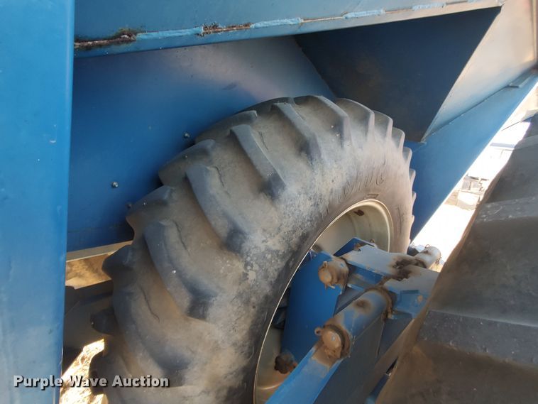 image for item DG8433 2005 Kinze 1040  Row Crop grain cart