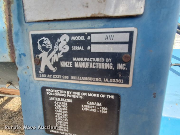image for item DG8433 2005 Kinze 1040  Row Crop grain cart