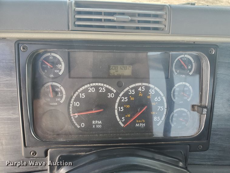 image for item DG8434 2006 Freightliner Columbia  semi truck