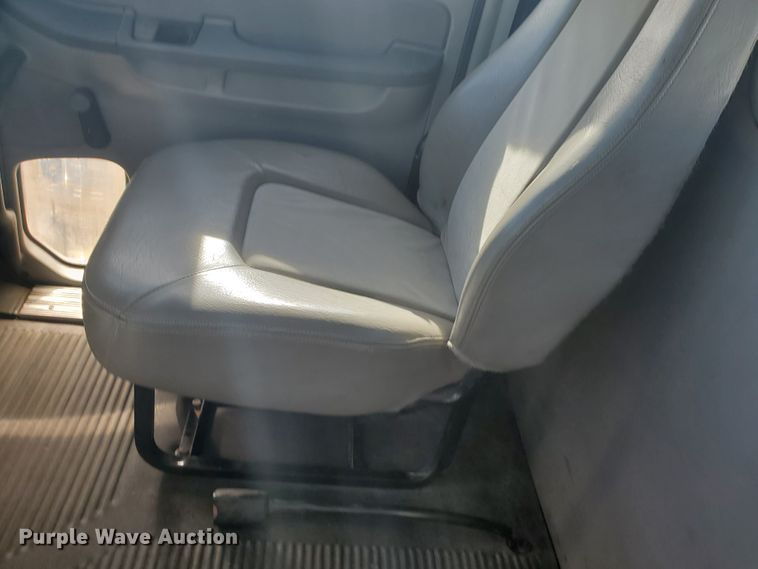 image for item DG8434 2006 Freightliner Columbia  semi truck