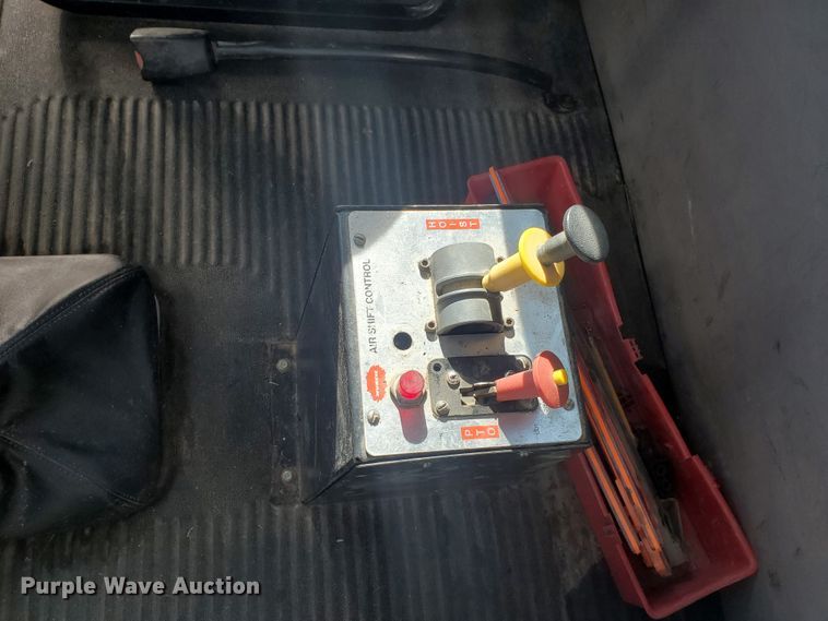 image for item DG8434 2006 Freightliner Columbia  semi truck