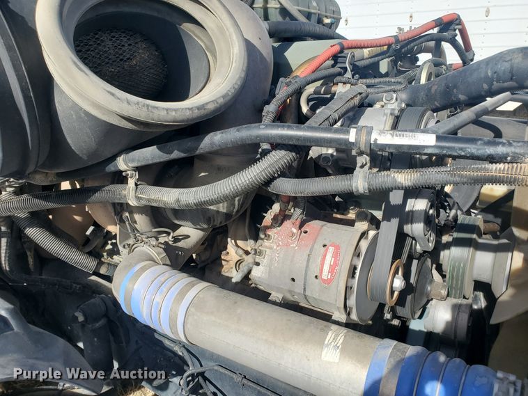 image for item DG8434 2006 Freightliner Columbia  semi truck