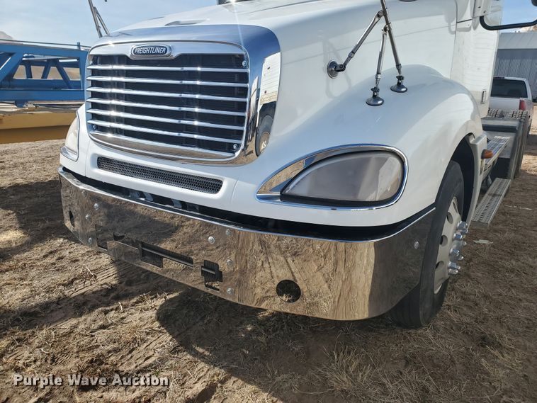 image for item DG8434 2006 Freightliner Columbia  semi truck