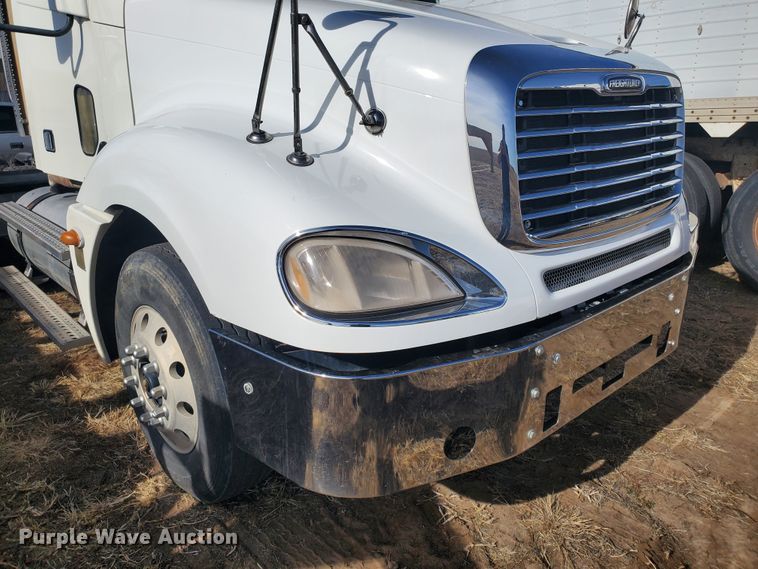 image for item DG8434 2006 Freightliner Columbia  semi truck