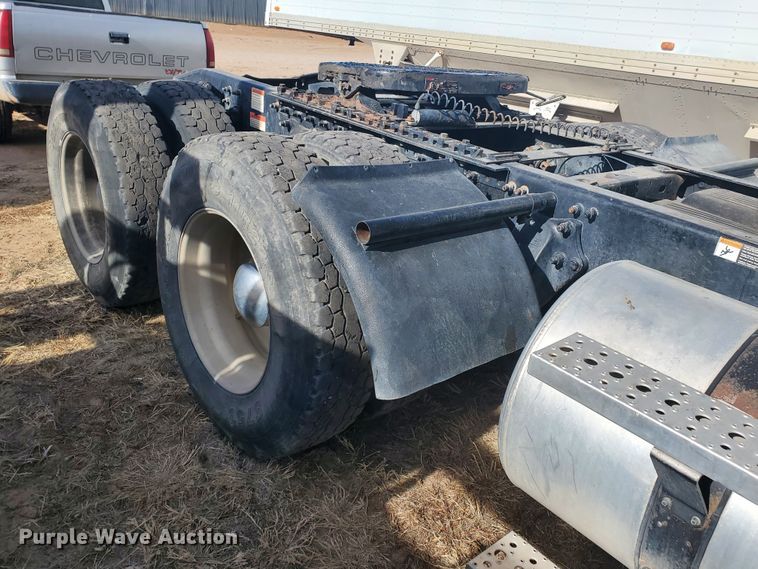 image for item DG8434 2006 Freightliner Columbia  semi truck