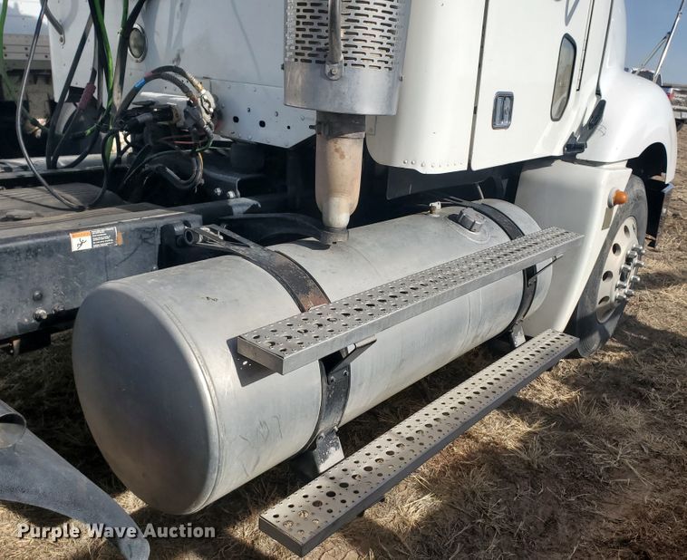 image for item DG8434 2006 Freightliner Columbia  semi truck