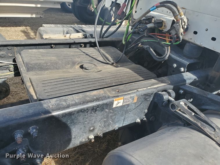 image for item DG8434 2006 Freightliner Columbia  semi truck