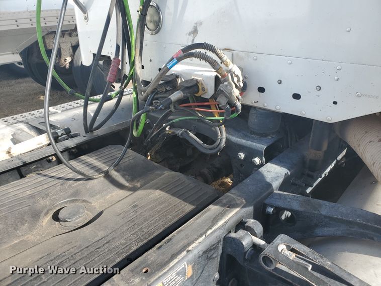 image for item DG8434 2006 Freightliner Columbia  semi truck