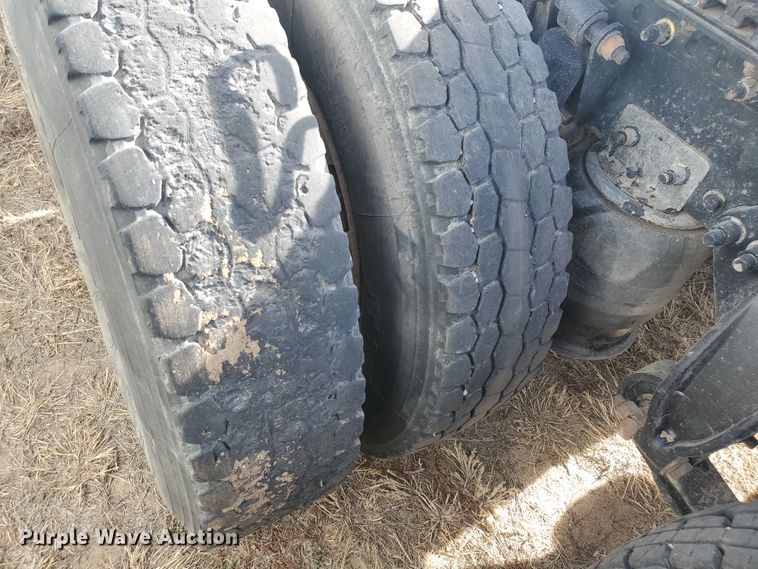 image for item DG8434 2006 Freightliner Columbia  semi truck