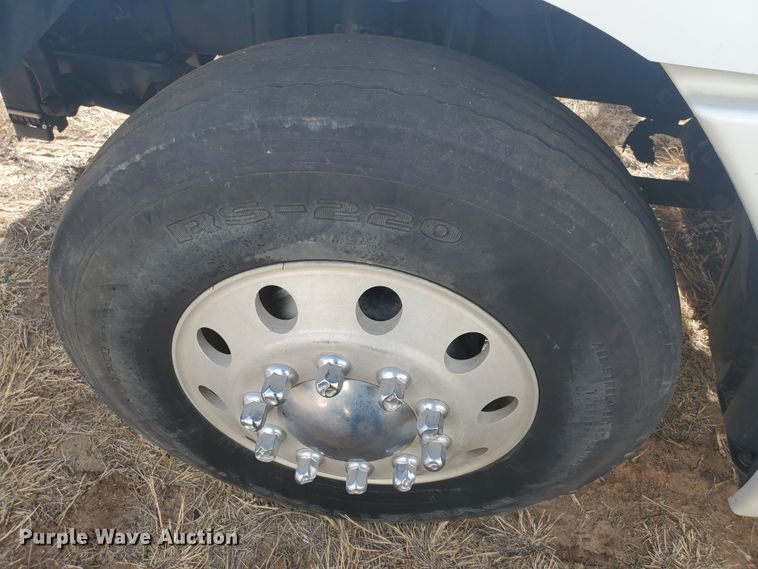 image for item DG8434 2006 Freightliner Columbia  semi truck