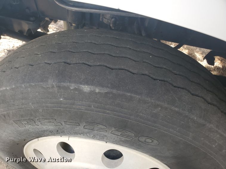 image for item DG8434 2006 Freightliner Columbia  semi truck