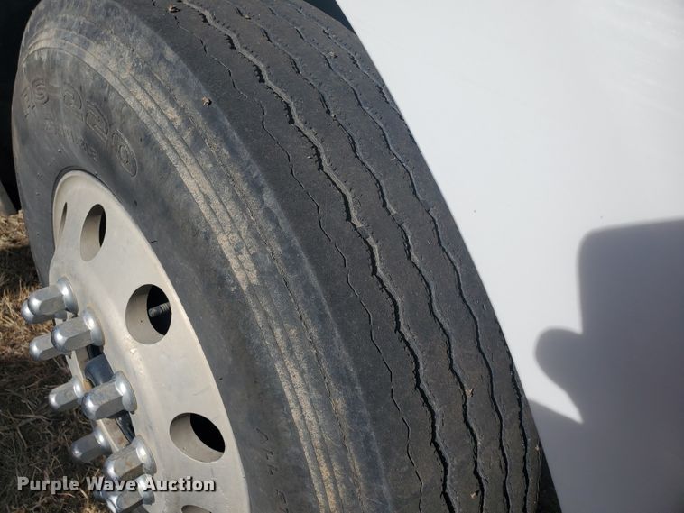 image for item DG8434 2006 Freightliner Columbia  semi truck