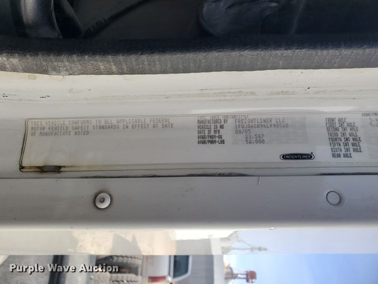 image for item DG8434 2006 Freightliner Columbia  semi truck