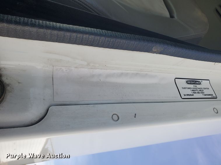 image for item DG8434 2006 Freightliner Columbia  semi truck