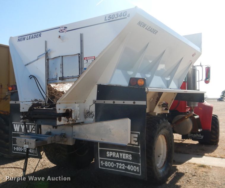 image for item DI3656 2007 Peterbilt 340  Stahly applicator truck