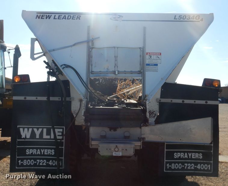 image for item DI3656 2007 Peterbilt 340  Stahly applicator truck