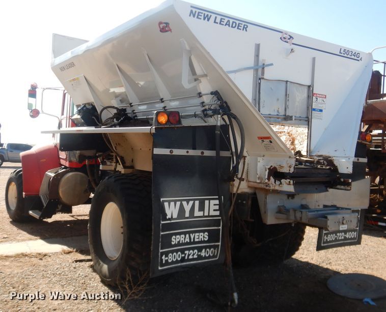 image for item DI3656 2007 Peterbilt 340  Stahly applicator truck