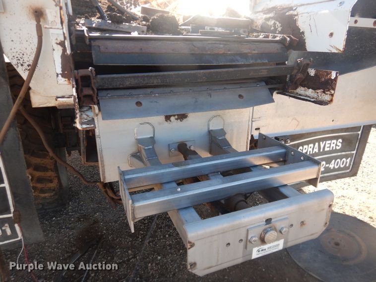 image for item DI3656 2007 Peterbilt 340  Stahly applicator truck