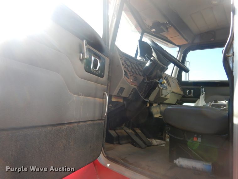 image for item DI3656 2007 Peterbilt 340  Stahly applicator truck