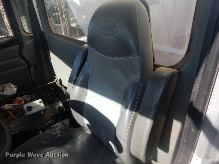 image for item DI3656 2007 Peterbilt 340  Stahly applicator truck