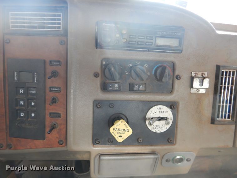 image for item DI3656 2007 Peterbilt 340  Stahly applicator truck