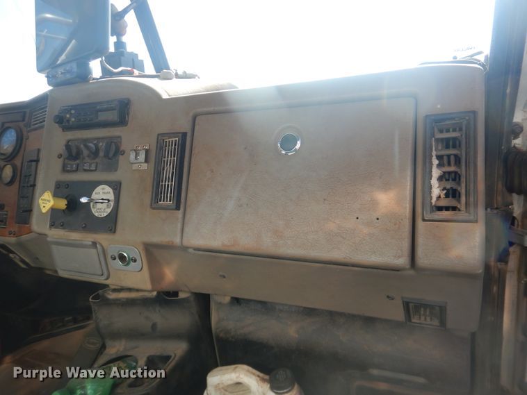 image for item DI3656 2007 Peterbilt 340  Stahly applicator truck