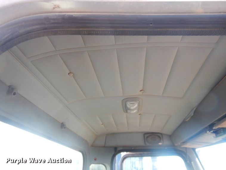 image for item DI3656 2007 Peterbilt 340  Stahly applicator truck