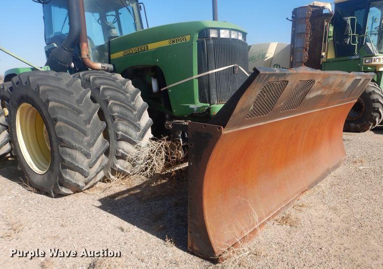 image for item DI3659 1997 John Deere 9300  4WD tractor