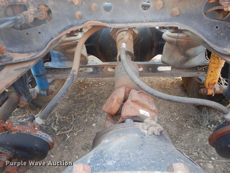 image for item DI3660 1993 International 9400  semi truck