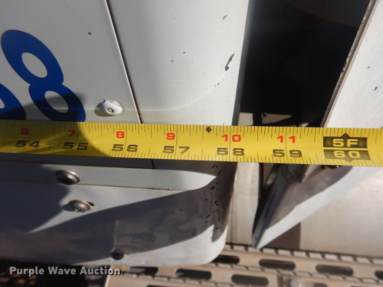 image for item DI3660 1993 International 9400  semi truck