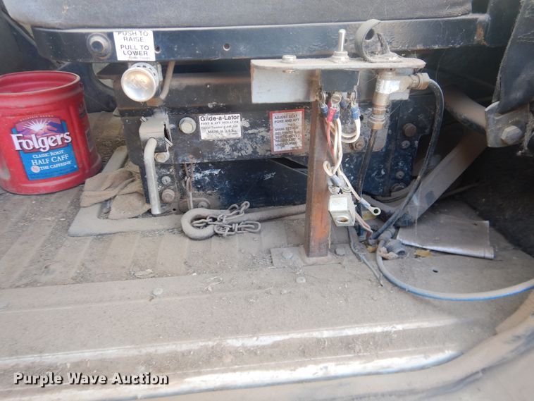 image for item DI3660 1993 International 9400  semi truck