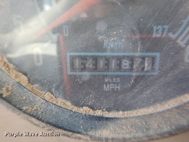 image for item DI3660 1993 International 9400  semi truck