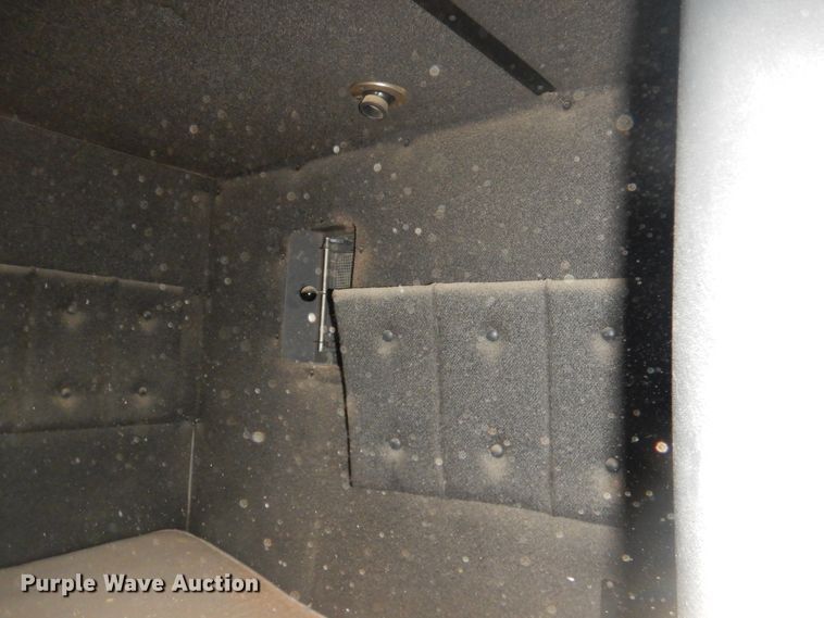 image for item DI3660 1993 International 9400  semi truck