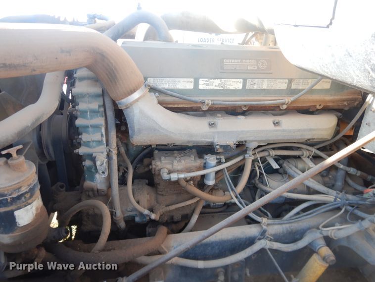 image for item DI3660 1993 International 9400  semi truck